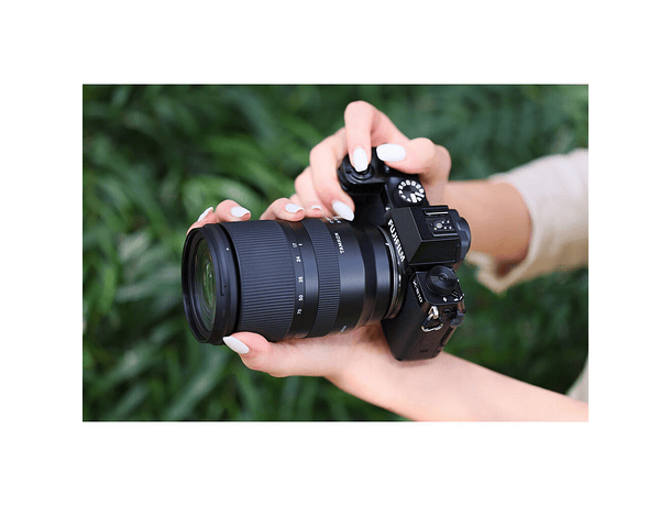 Lente Tamron 17-70 mm f/2.8 Di III-A VC RXD para Fujifilm X