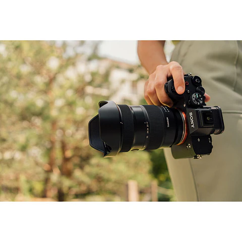 Lente Tamron 17-50 mm f/4 Di III VXD para Sony Mirrorless