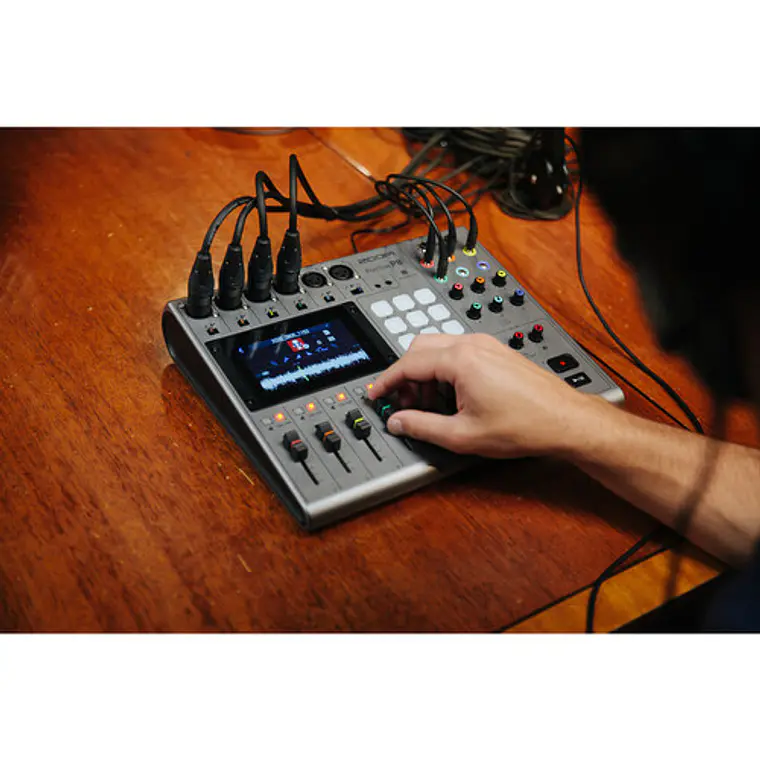 Grabador Multipista Zoom PodTrak P8 11