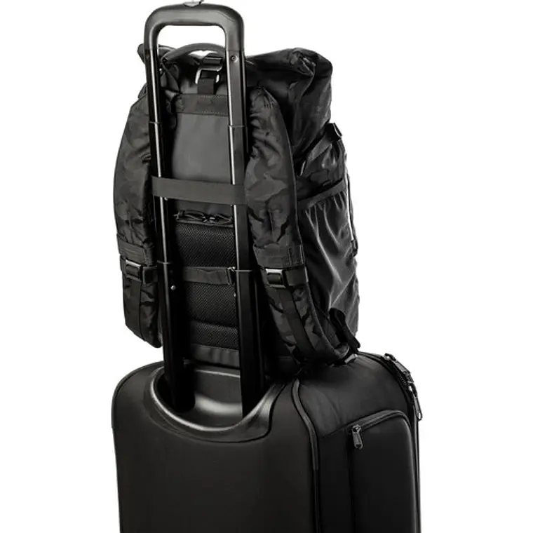 Mochila Tenba Fulton V2 de 10 L - Negro/Camuflaje negro 15