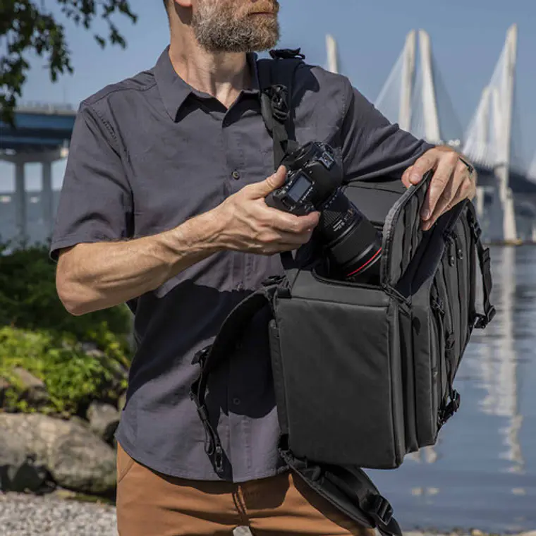 Mochila Tenba Axis V2 de 32 L - Negro  15