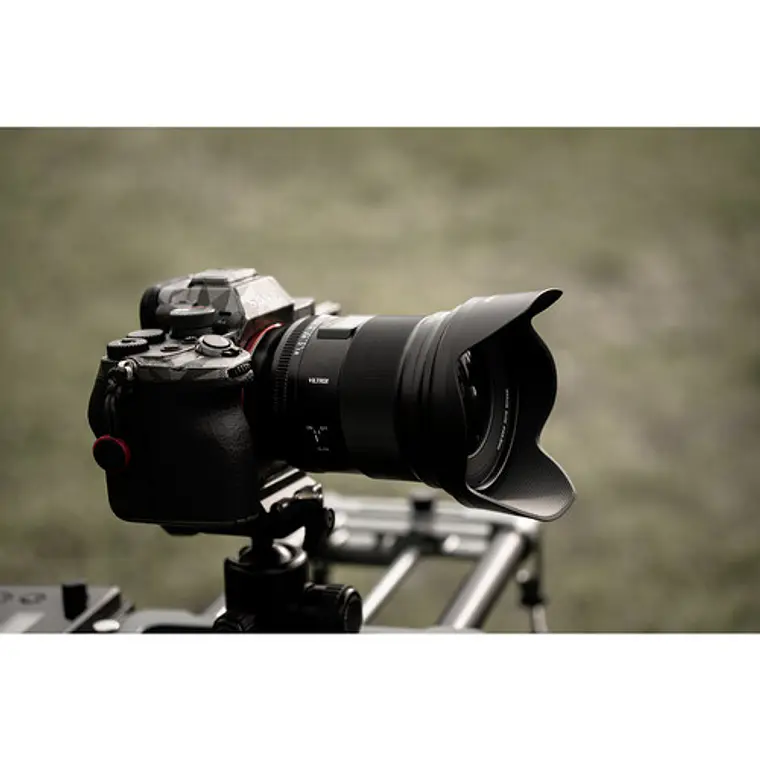 Lente Viltrox AF 16mm f/1.8 FE con Montura Sony E 15