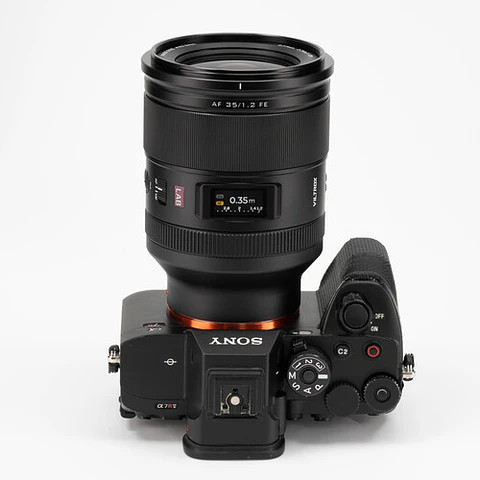 Lente Viltrox AF 35mm f/1.2 LAB FE con Montura Sony E