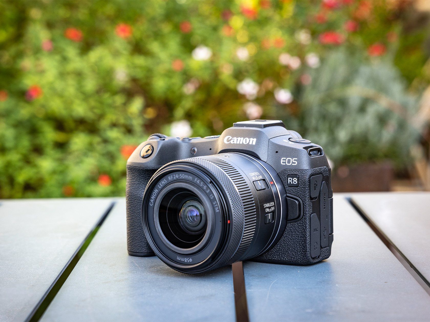 Cámara Canon Mirrorless EOS R8 Con Lente 24-50 STM 2