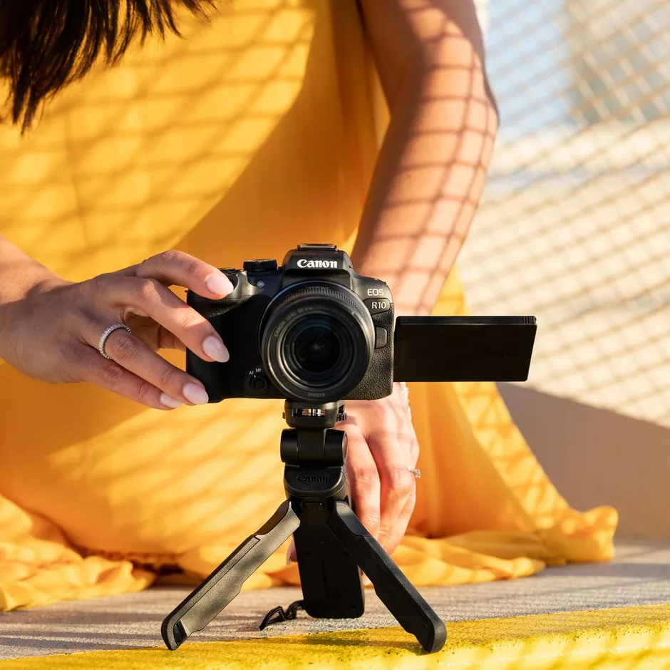 Cámara Canon Mirrorless EOS R10 + 18-45 F/4.5-6.3 IS STM 2