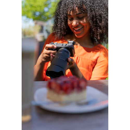 Lente Tamron 18-300mm F/3.5-6.3 DiIII-A VC VXD para Nikon 2