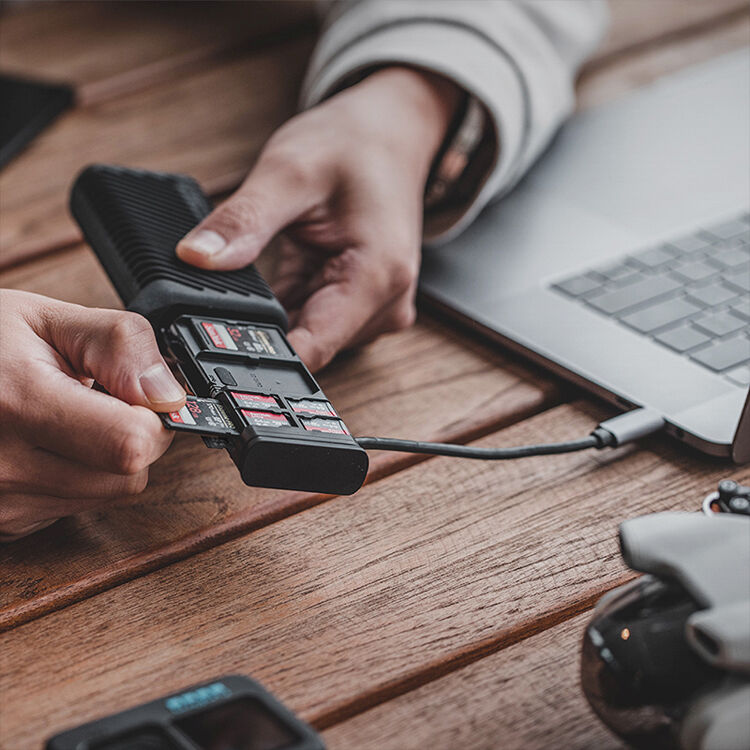 Estuche PGYTECH CreateMate para Lector de Tarjetas 2