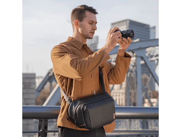 Bolso PGYTECH OneGo Solo Sling Bag V2 de 6L - Negro