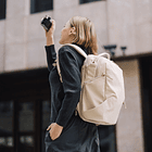 Mochila PGYTECH OneGo Lite 16L - Crema 2