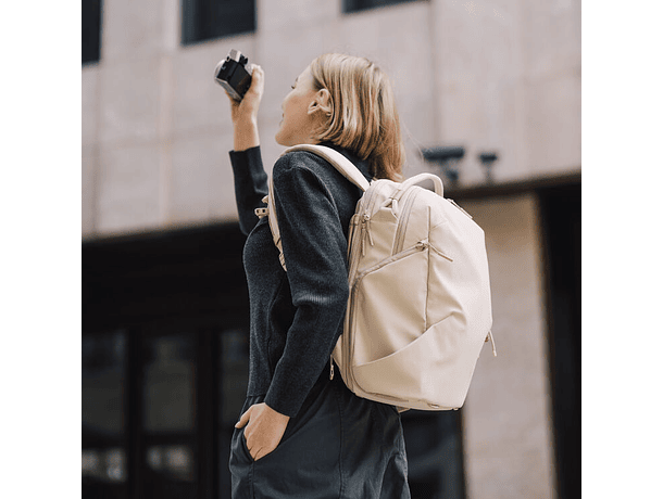 Mochila PGYTECH OneGo Lite 16L - Crema