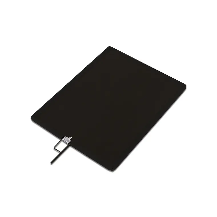 Bandera de Corte Avenger I700B Negra de 60 × 75 cm 1