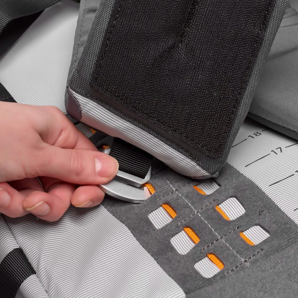 Mochila Fotográfica Lowepro PhotoSport Pro 70L AW III Talla S–M 19