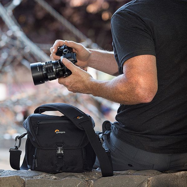 Bolso Fotográfico Lowepro Nova 140 AW II Negro 2