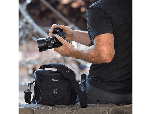 Bolso Fotográfico Lowepro Nova 140 AW II Negro