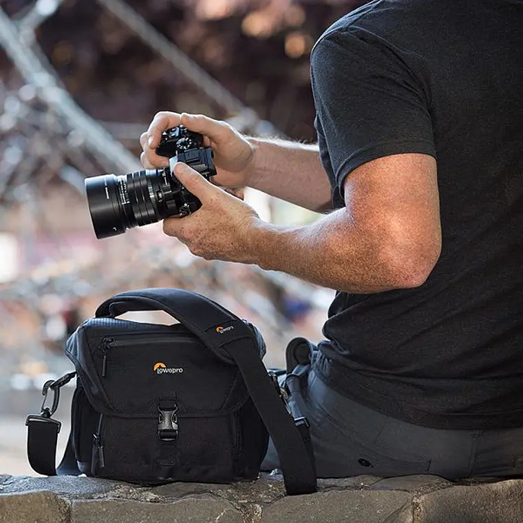 Bolso Fotográfico Lowepro Nova 140 AW II Negro 2