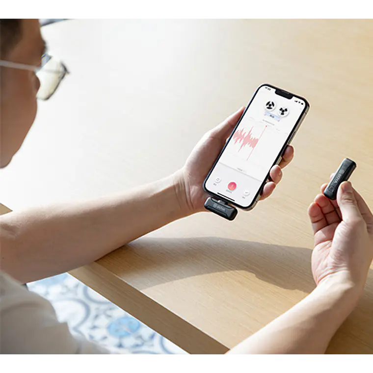 Micrófono Inalámbrico Boya con Conector Lightning y Alcance de 50 Metros 5