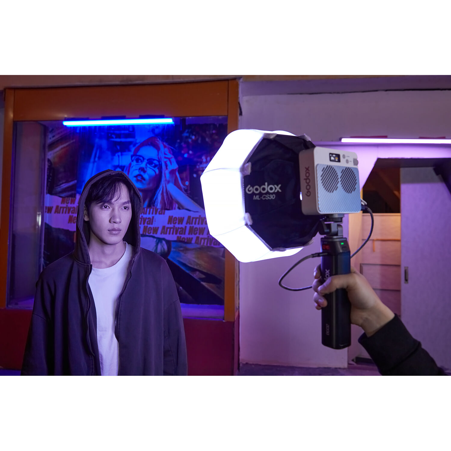 Kit de Luz LED RGB Godox ML100R con Lente de 36° y Battery Grip 2