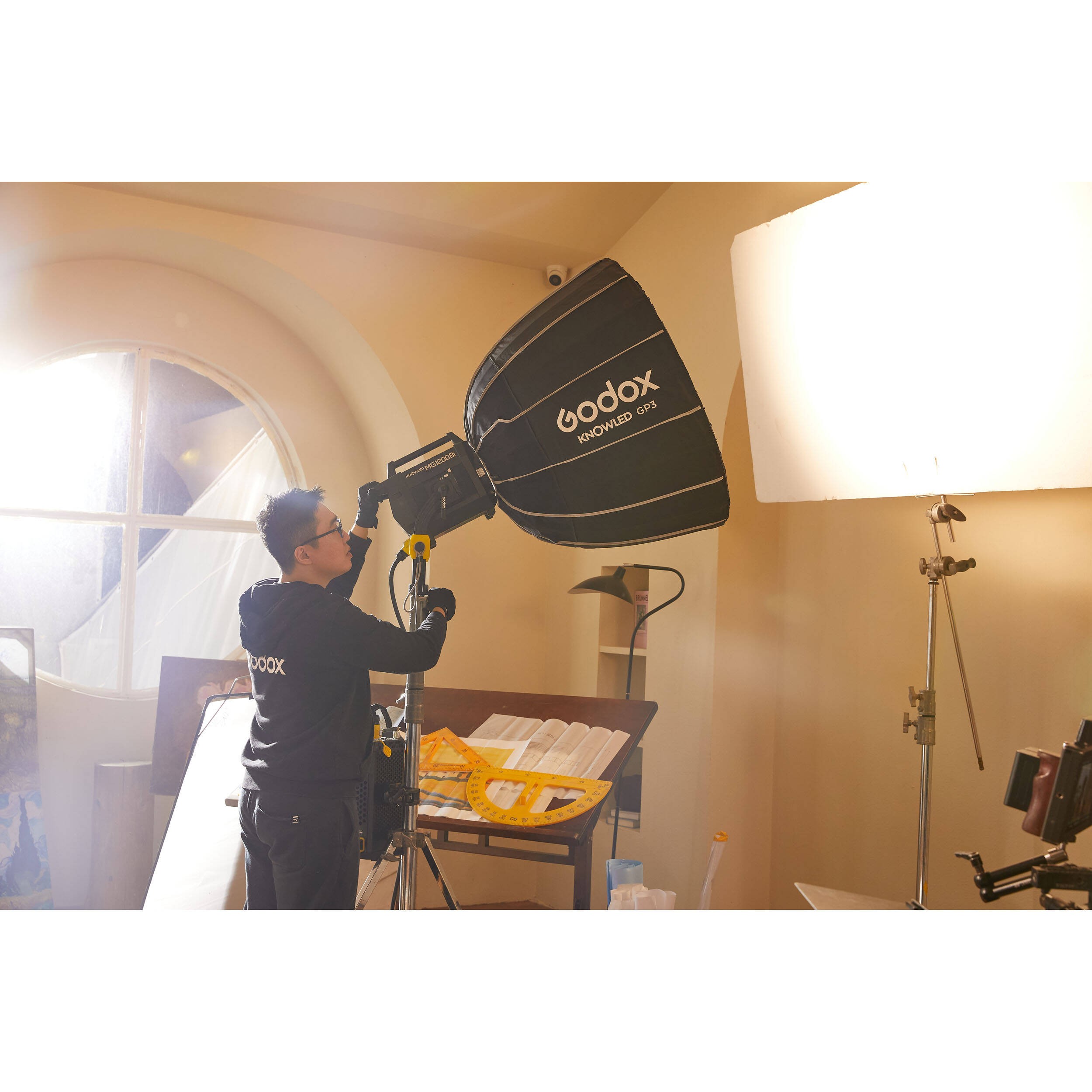 Cañón LED Bicolor Godox KNOWLED MG1200Bi K1 con Reflectores de 30°, 45° y 60° 9