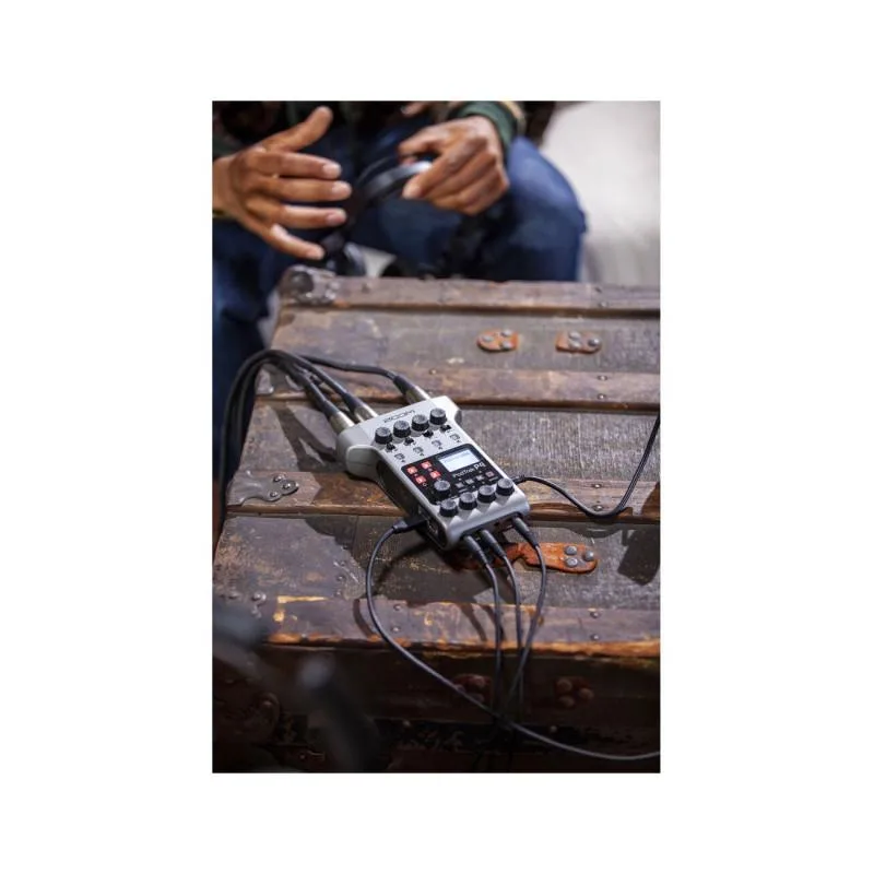 Grabador de Podcasts Multipista Portátil Zoom PodTrak P4 2