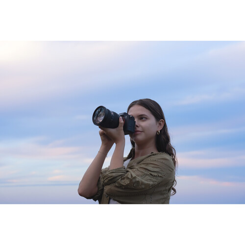 Cámara Híbrida Full Frame Sony a7 V con Lente Zoom 28–70 mm (2ª Generación) 11