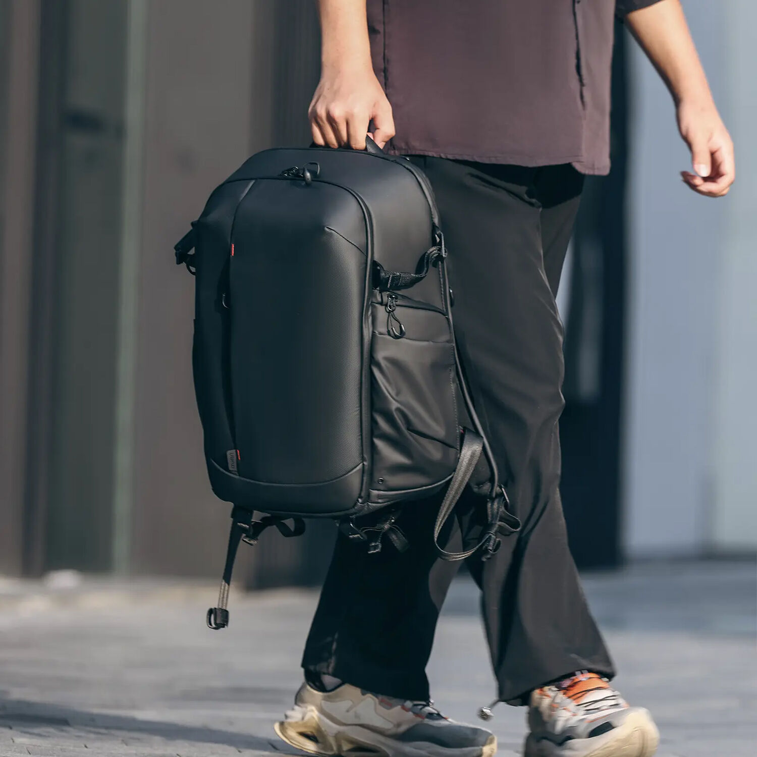 Mochila Ulanzi BP09 Traker - 22L 9