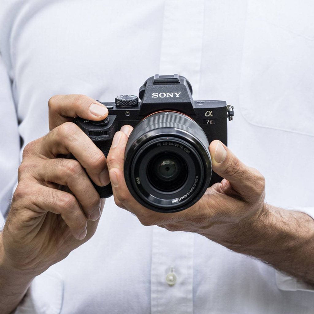 Cámara Full Frame Sony A7 III con Lente Zoom 28–70 mm (2ª Generación) 2