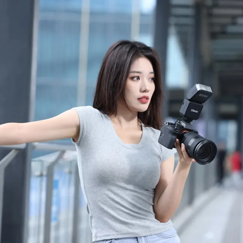 Flash Ulanzi F32 con Batería Recargable 2