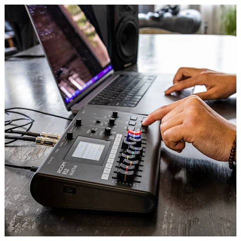 Grabadora Portátil Zoom R12 MultiTrak y Controlador