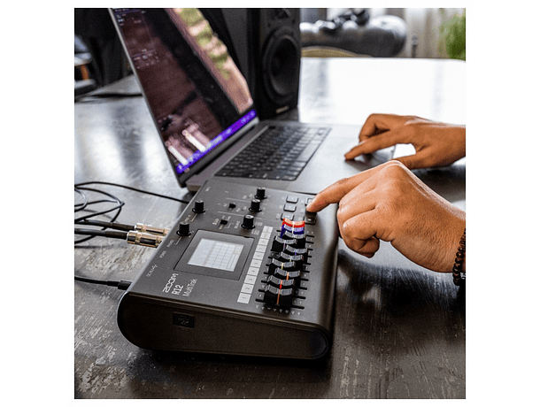 Grabadora Portátil Zoom R12 MultiTrak y Controlador