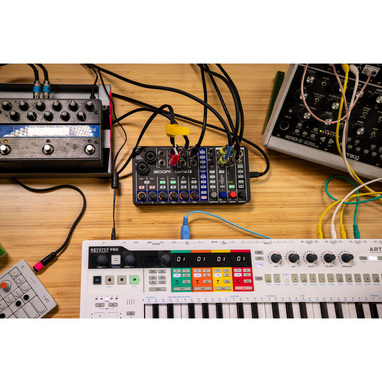 Mezclador/Grabador Zoom L-6 LiveTrak de 6 Canales 2