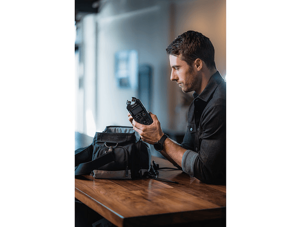 Grabadora Portátil Tascam DR-40X de 4 Pistas con Micrófonos Ajustables X/Y y Conexión USB