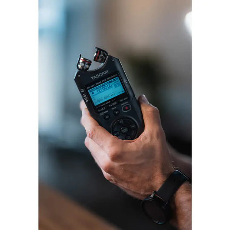 Grabadora Portátil Tascam DR-40X de 4 Pistas con Micrófonos Ajustables X/Y y Conexión USB 8