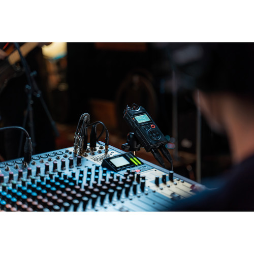 Grabadora Portátil Tascam DR-40X de 4 Pistas con Micrófonos Ajustables X/Y y Conexión USB 6