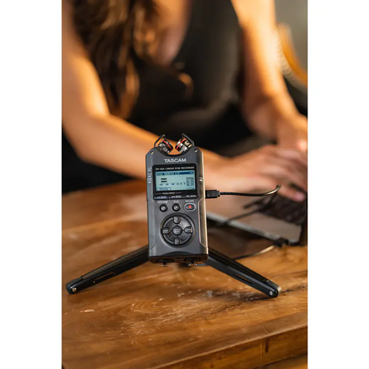Grabadora Portátil Tascam DR-40X de 4 Pistas con Micrófonos Ajustables X/Y y Conexión USB 10