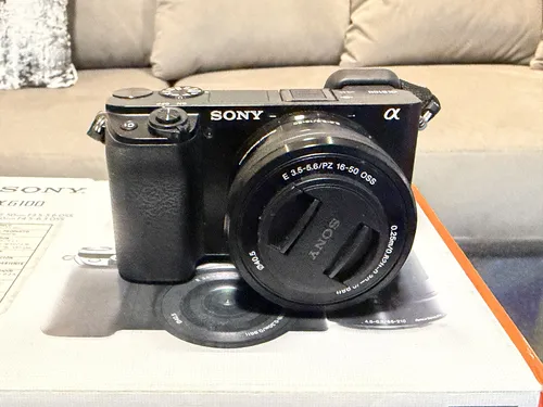 Cámara Sony A6100 con Lentes 16-50mm y 55-210mm