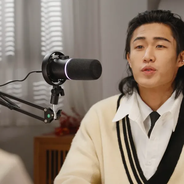 Micrófono Dinámico BOYA CastMic S60 con Iluminación RGB y Conexión USB-C y XLR 2