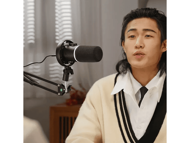 Micrófono Dinámico BOYA CastMic S60 con Iluminación RGB y Conexión USB-C y XLR