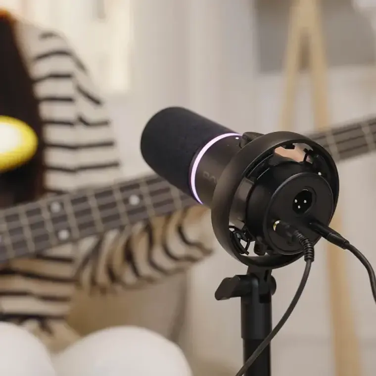 Micrófono Dinámico BOYA CastMic S60 con Iluminación RGB y Conexión USB-C y XLR 6