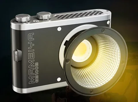 Cañón LED 120 W Liviano y de Diseño Elegante Triopo Mameiya GB100B