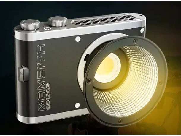 Cañón LED 120 W Liviano y de Diseño Elegante Triopo Mameiya GB100B