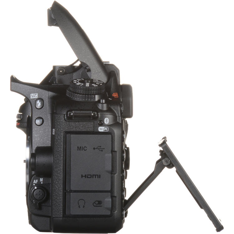 Kit Cámara Nikon D7500 con Lente 18-140 f/3.5-5.6G ED VR 9