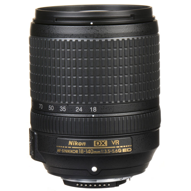 Kit Cámara Nikon D7500 con Lente 18-140 f/3.5-5.6G ED VR 13