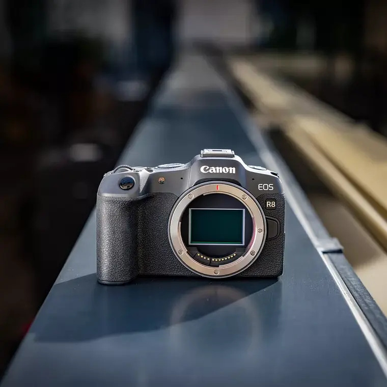 Cámara Canon Mirrorless EOS R8 Body (IMPORTADO) 2