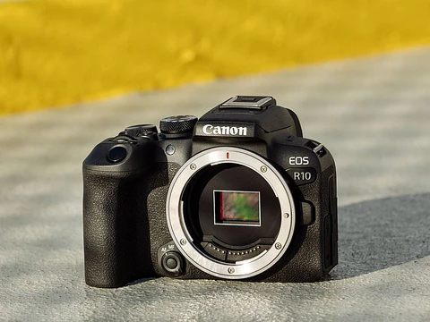 Cámara Canon Mirrorless EOS R10 - Body (IMPORTADO)