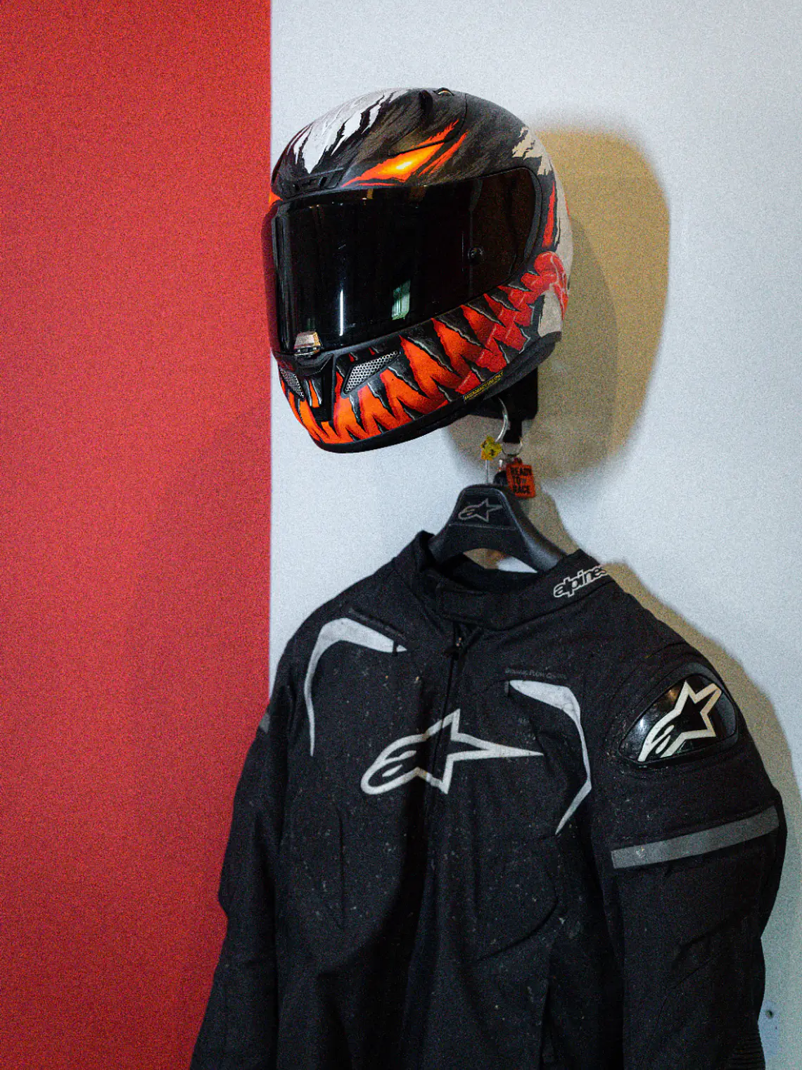 Suporte Parede Capacete 4