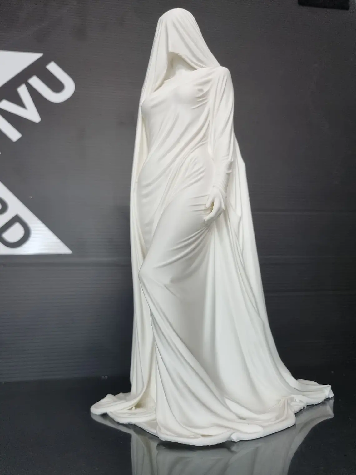 Estátua Entidade Encapuzada 1