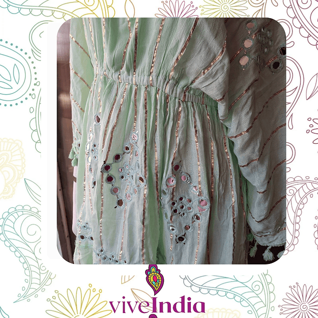 Vestido corto - con mangas