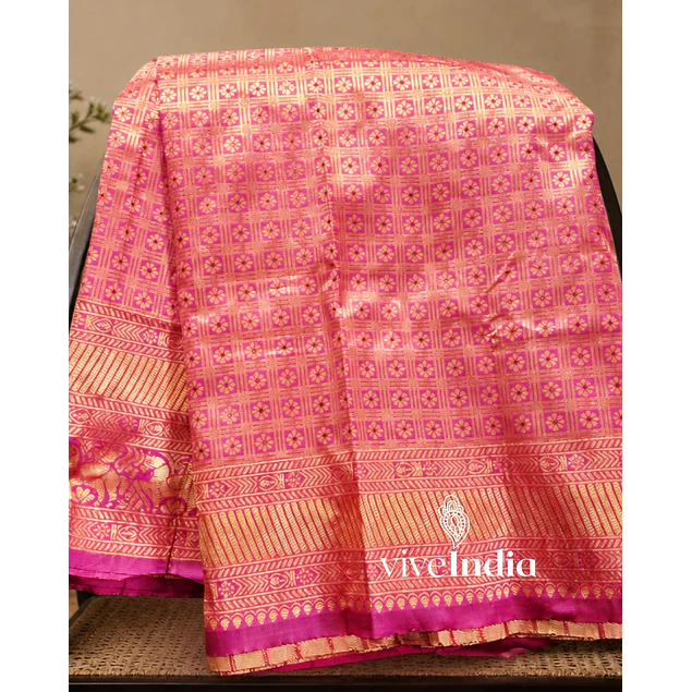 Sari Rosa Magenta con Patrón Geométrico