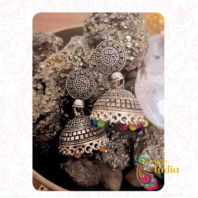 Aros medianos - plateado con perlitas multicolor