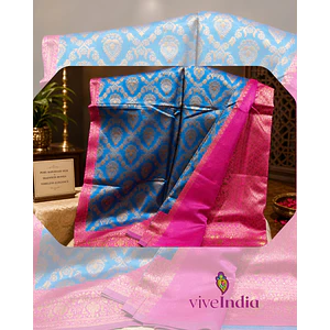 Sari diseño Banarasi   Color Celeste acero borde fucsia dorado